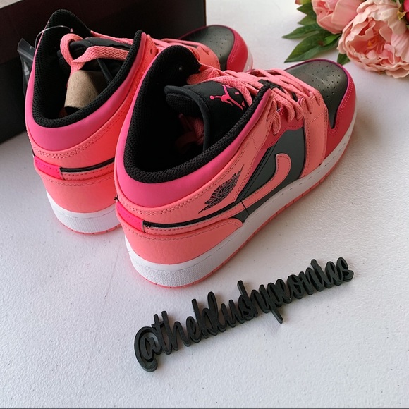 Air Jordan 1 Mid NWT - Picture 11 of 12